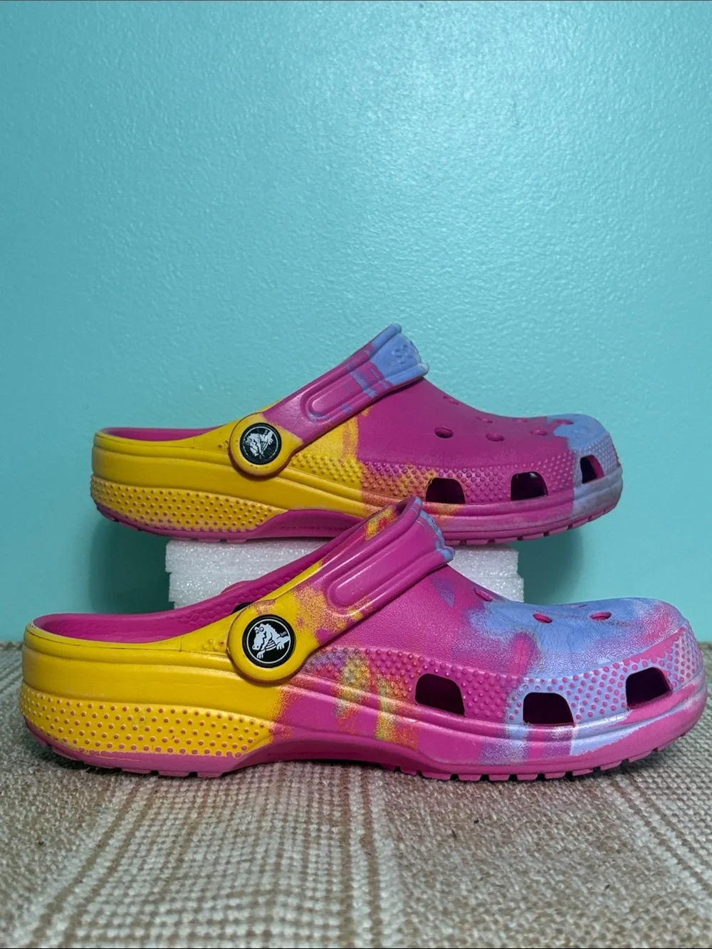 CROCS Kids Classic Ombre Clogs With Heel Strap. Multi Color/Tie Dye. Size— J 2